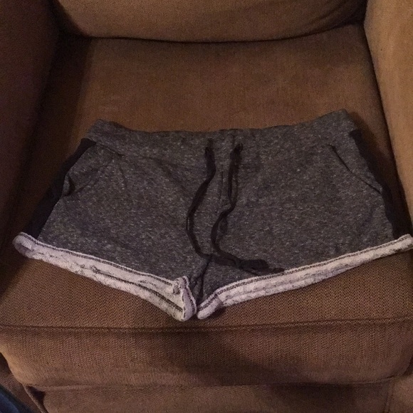 American Eagle Outfitters Pants - American Eagle Outfitters shorts size medium